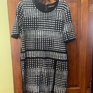 Misook Black and White Grid Pattern Midi Dress